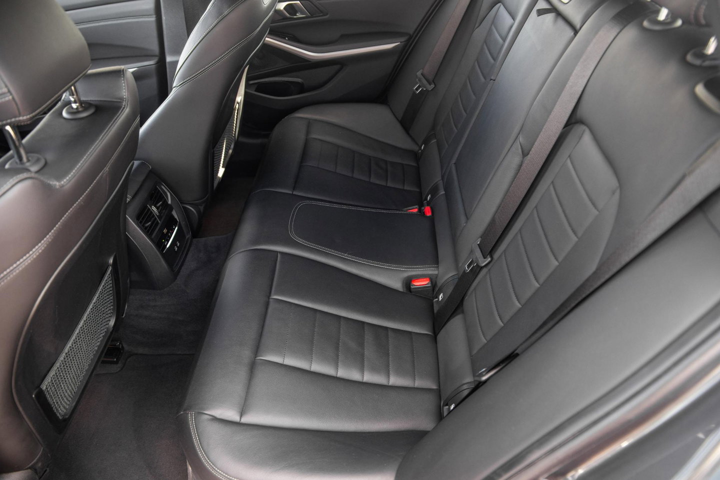BMW 3 Serie Touring 330e High Executive LED / DEALER ONDERHOUDEN / CAMERA / CARPLAY / PHEV