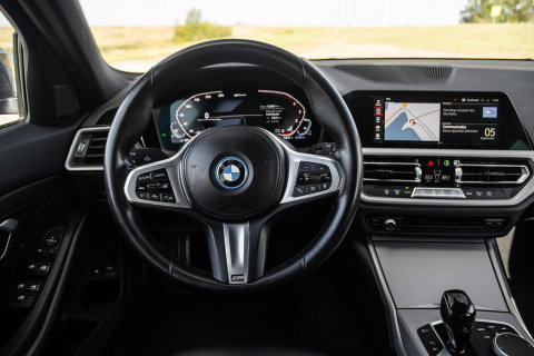 BMW 3 Serie Touring 330e High Executive LED / DEALER ONDERHOUDEN / CAMERA / CARPLAY / PHEV