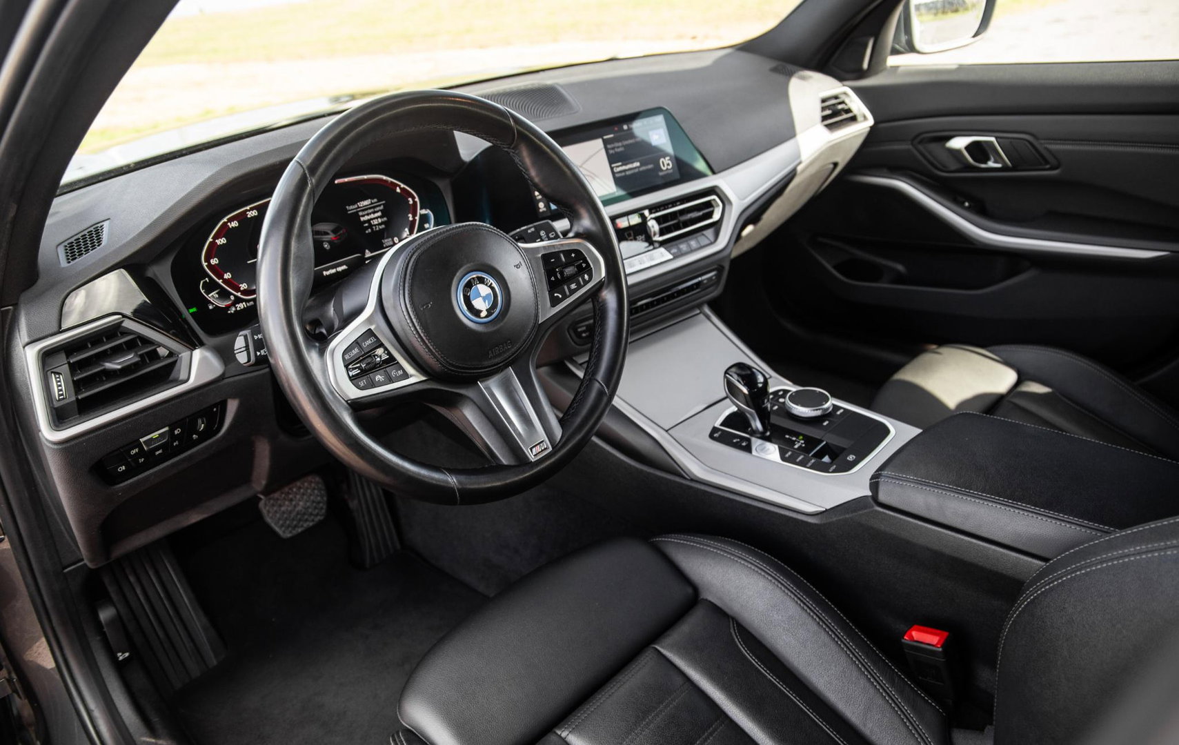 BMW 3 Serie Touring 330e High Executive LED / DEALER ONDERHOUDEN / CAMERA / CARPLAY / PHEV