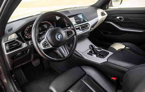 BMW 3 Serie Touring 330e High Executive LED / DEALER ONDERHOUDEN / CAMERA / CARPLAY / PHEV