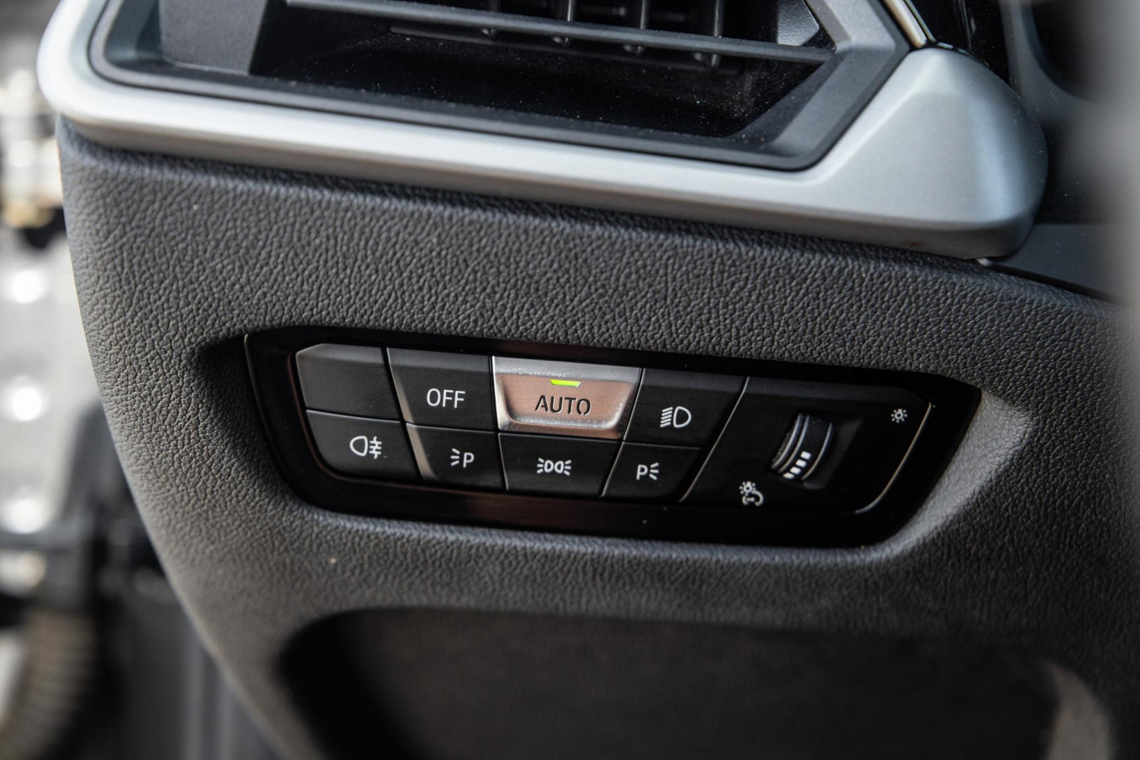 BMW 3 Serie Touring 330e High Executive LED / DEALER ONDERHOUDEN / CAMERA / CARPLAY / PHEV