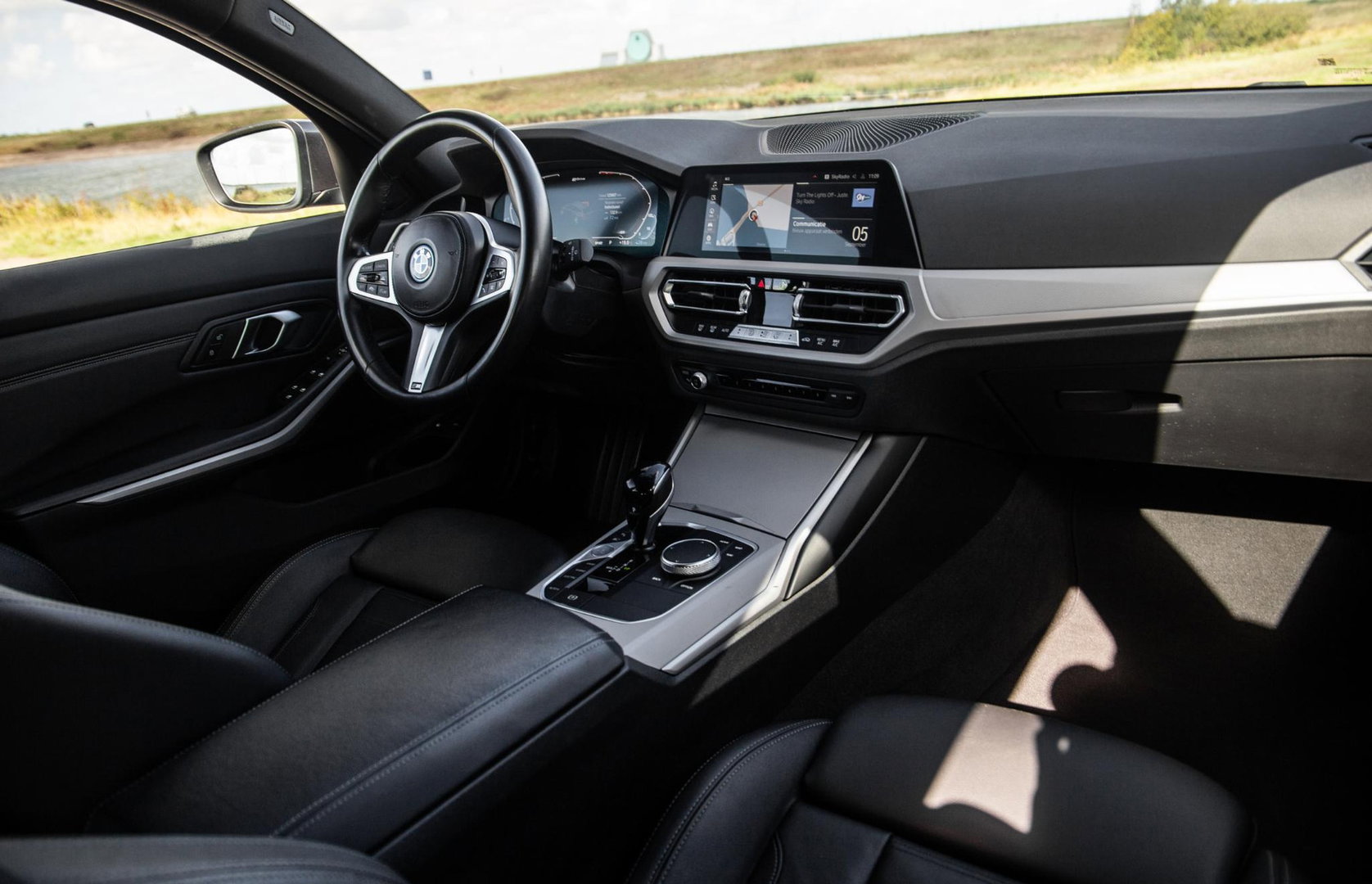 BMW 3 Serie Touring 330e High Executive LED / DEALER ONDERHOUDEN / CAMERA / CARPLAY / PHEV