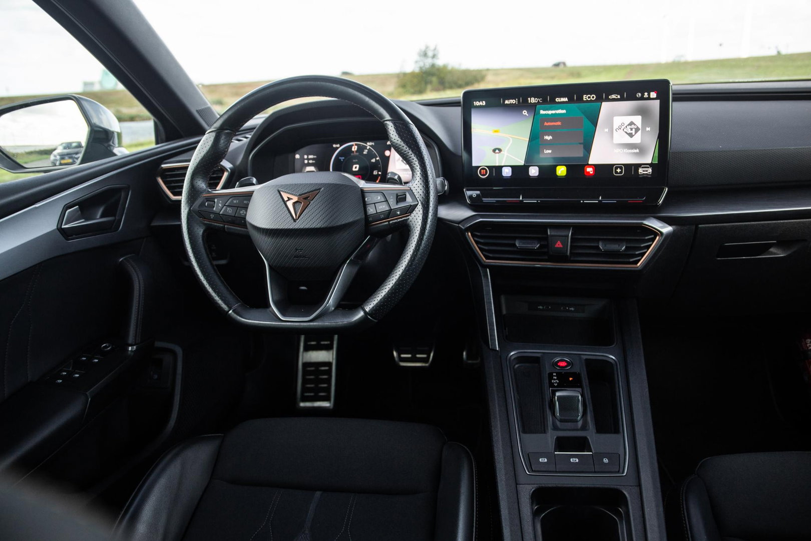 CUPRA Leon 1.4i Plug-In Hybrid SPORTSTOURER / CARPLAY / CAMERA / KUIP STOELEN / PERFECT ONDERHOUDEN