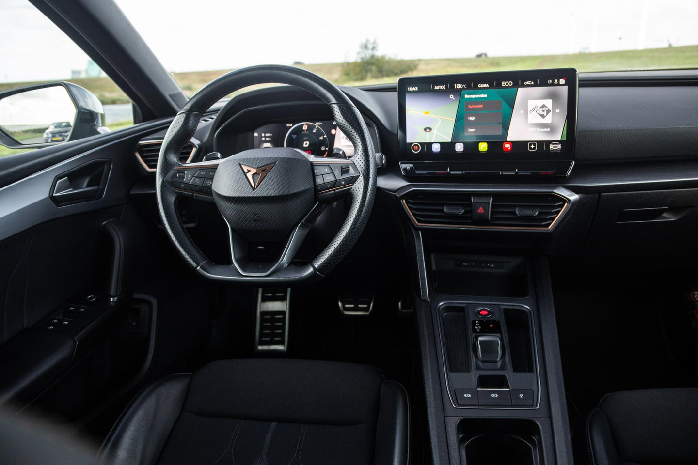 CUPRA Leon 1.4i Plug-In Hybrid SPORTSTOURER / CARPLAY / CAMERA / KUIP STOELEN / PERFECT ONDERHOUDEN