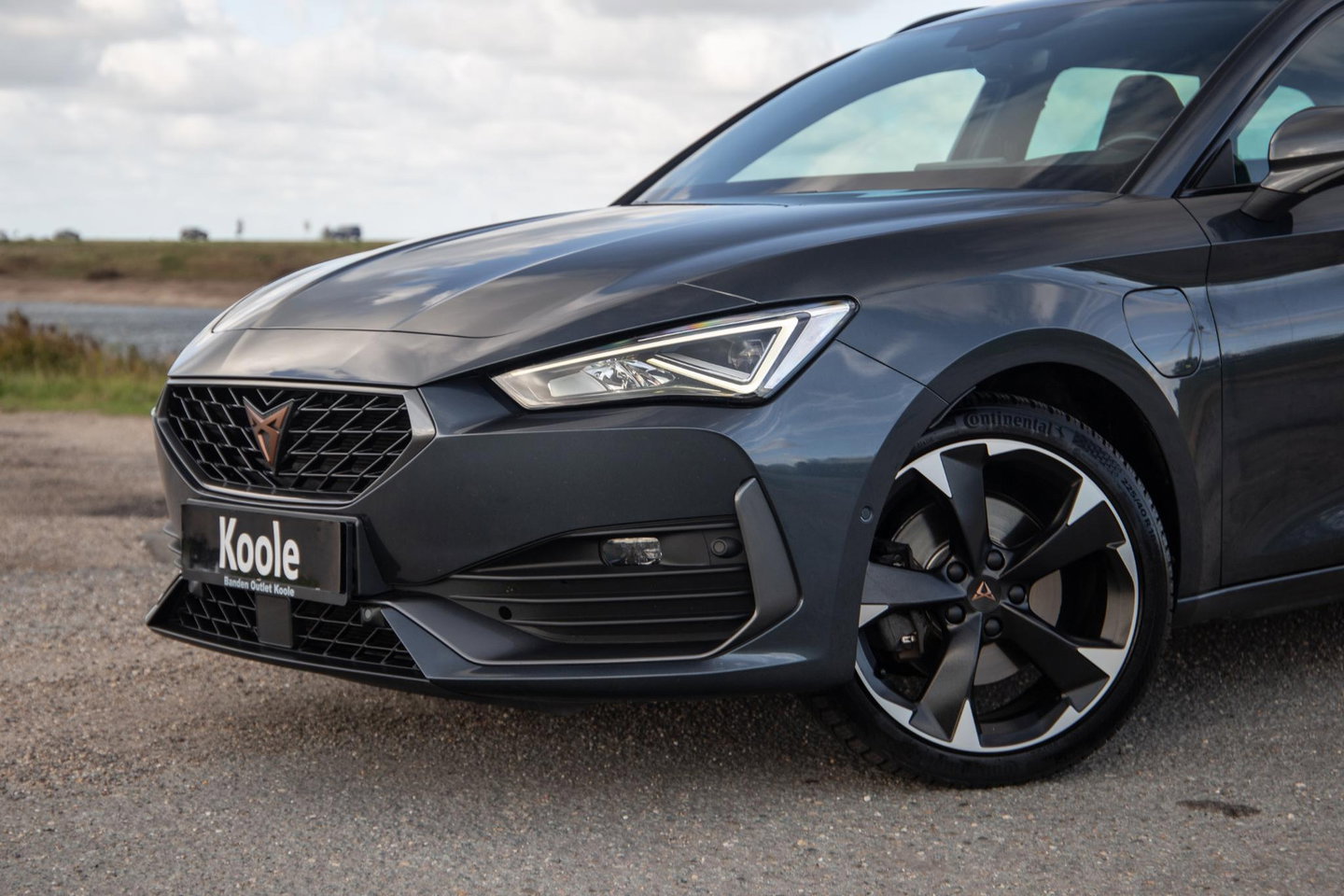 CUPRA Leon 1.4i Plug-In Hybrid SPORTSTOURER / CARPLAY / CAMERA / KUIP STOELEN / PERFECT ONDERHOUDEN