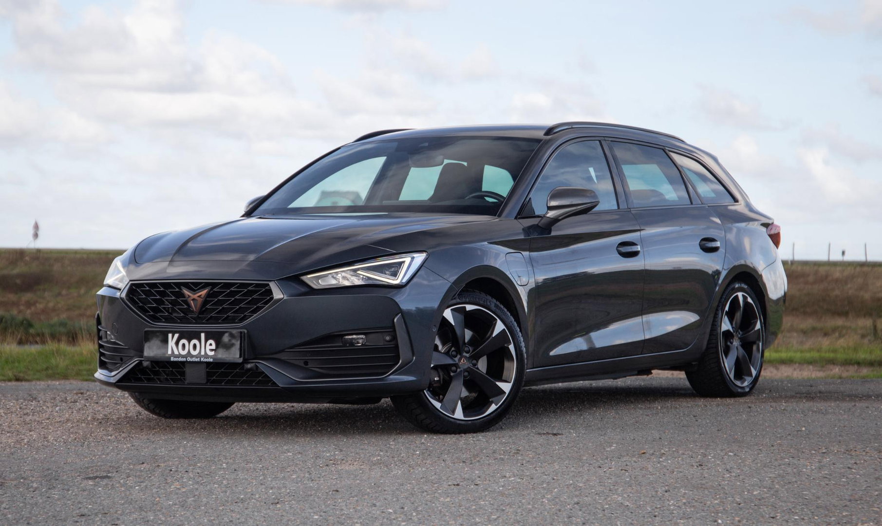 CUPRA Leon 1.4i Plug-In Hybrid SPORTSTOURER / CARPLAY / CAMERA / KUIP STOELEN / PERFECT ONDERHOUDEN