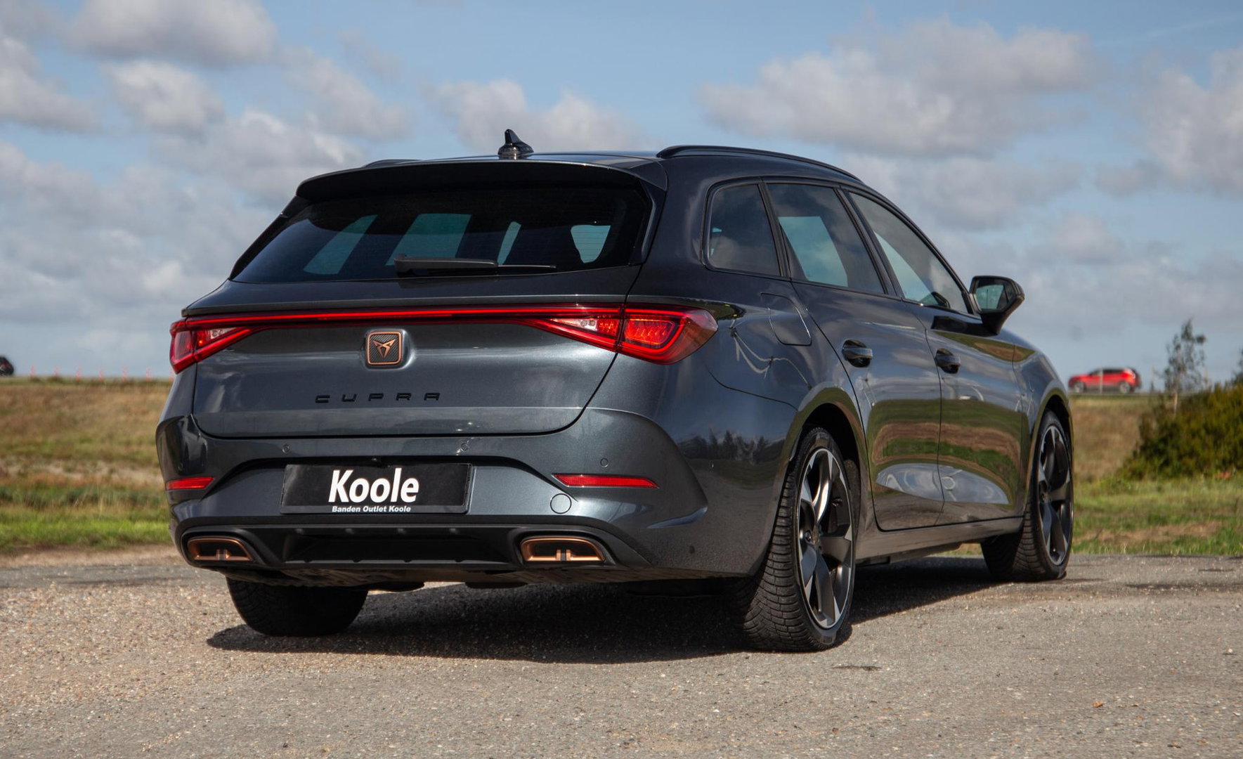 CUPRA Leon 1.4i Plug-In Hybrid SPORTSTOURER / CARPLAY / CAMERA / KUIP STOELEN / PERFECT ONDERHOUDEN