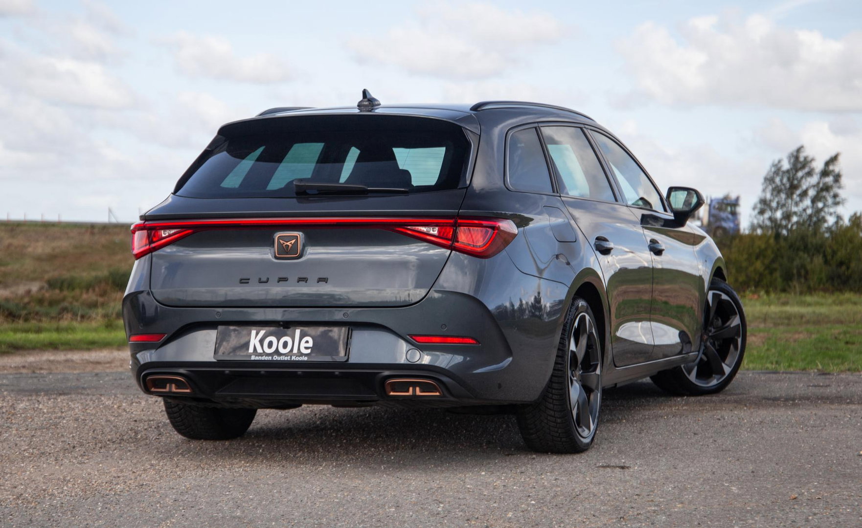 CUPRA Leon 1.4i Plug-In Hybrid SPORTSTOURER / CARPLAY / CAMERA / KUIP STOELEN / PERFECT ONDERHOUDEN