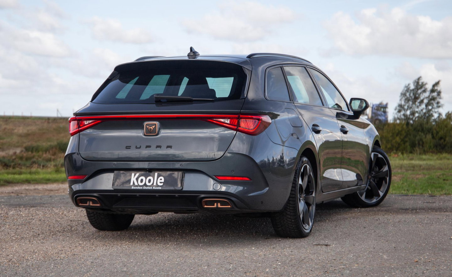 CUPRA Leon 1.4i Plug-In Hybrid SPORTSTOURER / CARPLAY / CAMERA / KUIP STOELEN / PERFECT ONDERHOUDEN