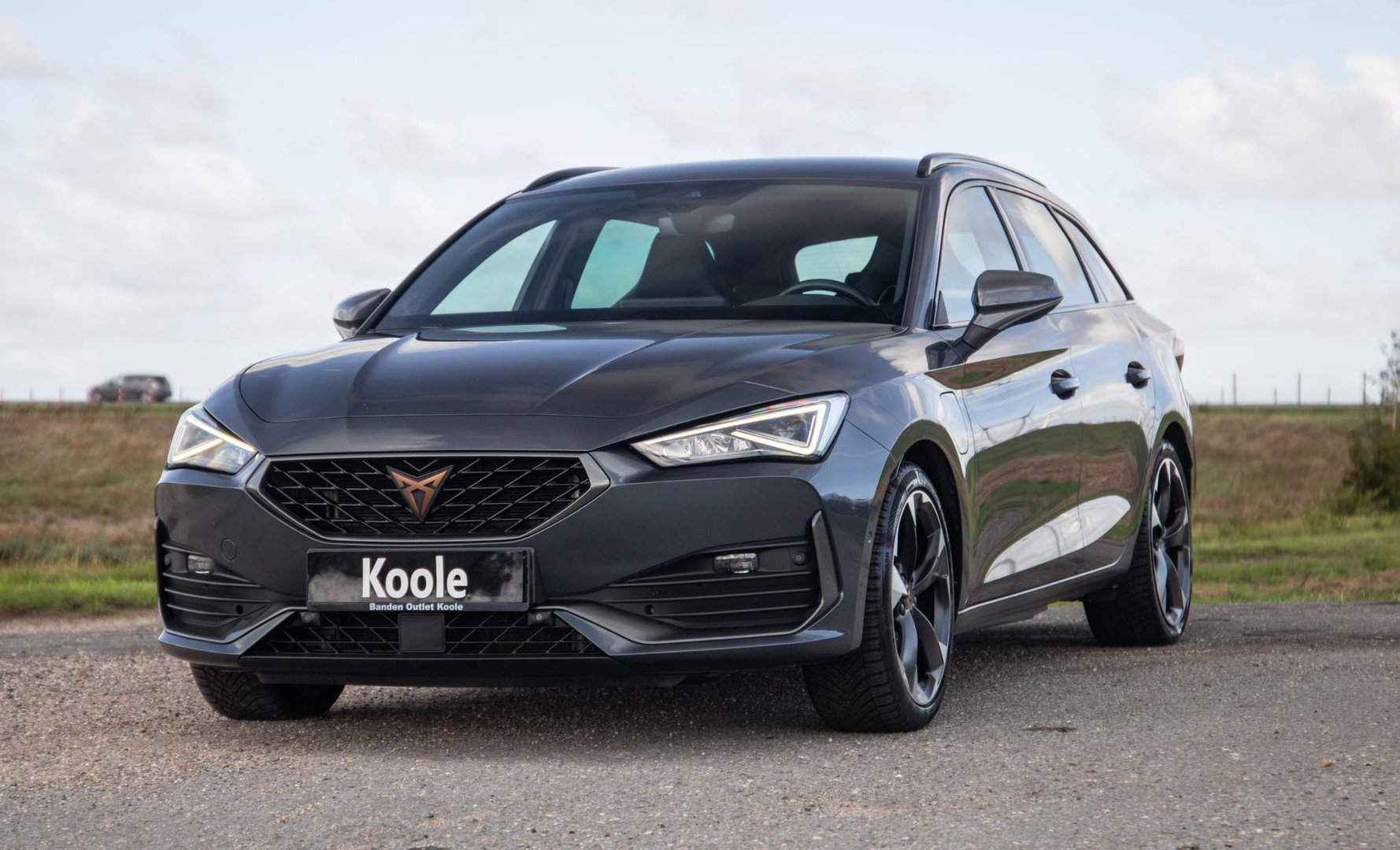 CUPRA Leon 1.4i Plug-In Hybrid SPORTSTOURER / CARPLAY / CAMERA / KUIP STOELEN / PERFECT ONDERHOUDEN