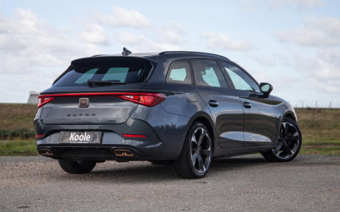 CUPRA Leon 1.4i Plug-In Hybrid SPORTSTOURER / CARPLAY / CAMERA / KUIP STOELEN / PERFECT ONDERHOUDEN