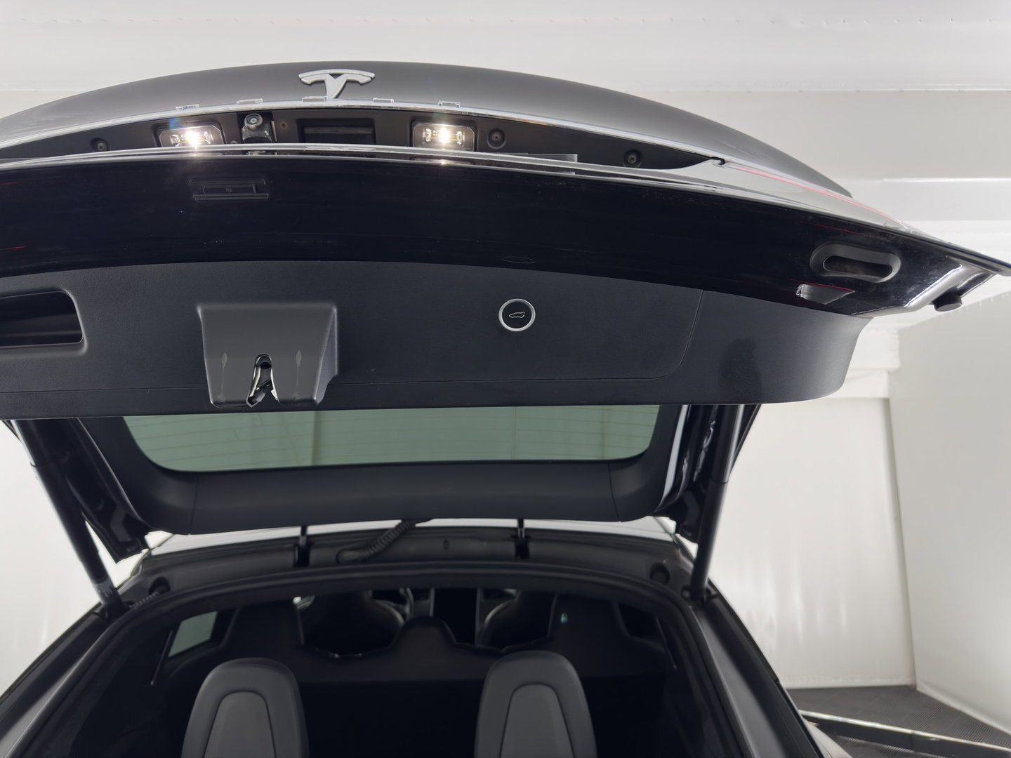 Tesla Model X 75D Base ( 7-Pers. ) [3-Fase-17kW] {SoH-84%} (INCL-BTW) Aut. *PANO | LEATHER | NAVI-FULLMAP | FULL-LED | AIRSUSPENSION | DIGI-COCKPIT | CCS-FASTLOADER | KEYLESS | DAB+ | HEATED-SPORTSEATS | PRIVACY-GLASS | AUTOPILOT |  20"A