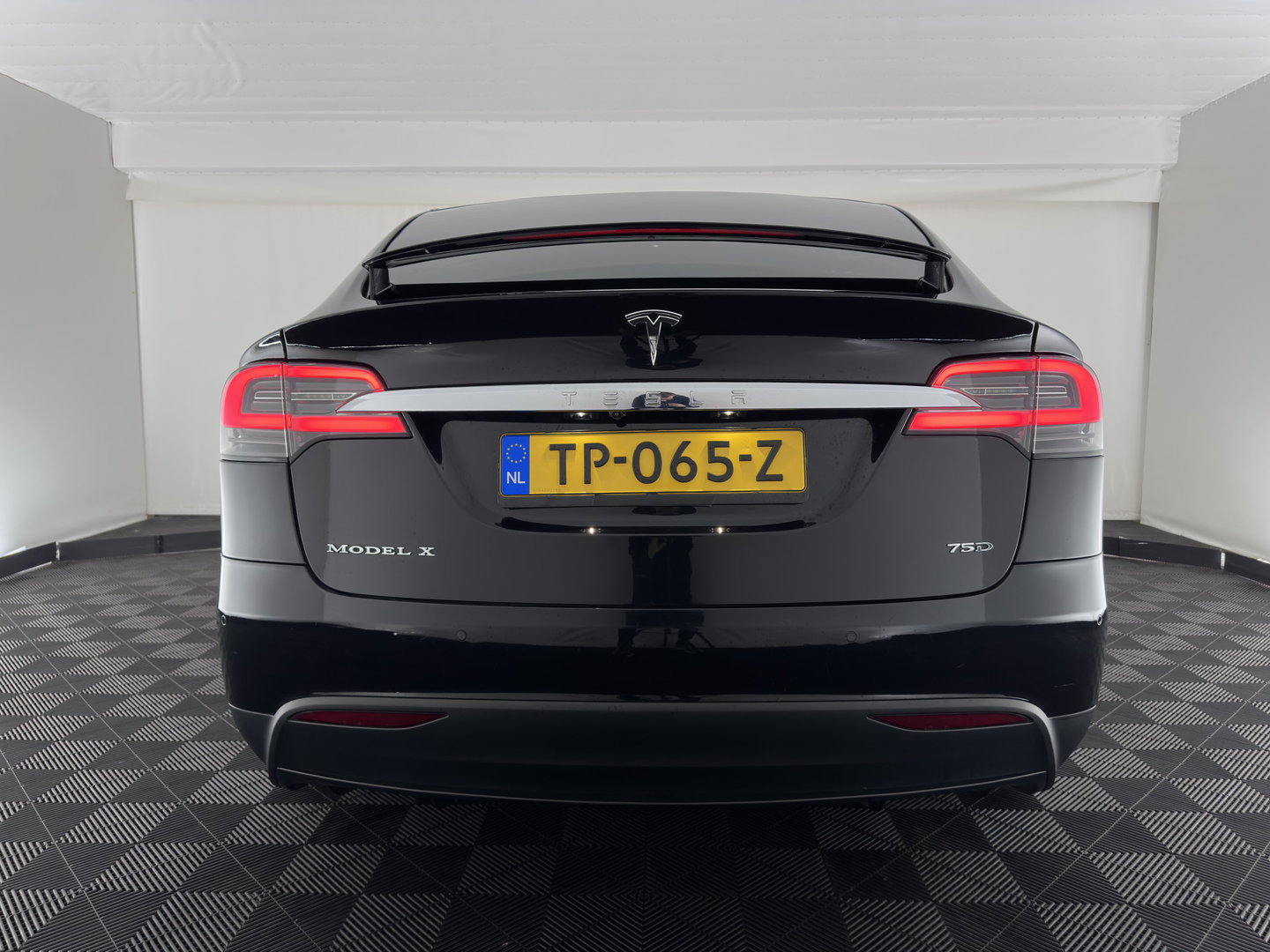 Tesla Model X 75D Base ( 7-Pers. ) [3-Fase-17kW] {SoH-84%} (INCL-BTW) Aut. *PANO | LEATHER | NAVI-FULLMAP | FULL-LED | AIRSUSPENSION | DIGI-COCKPIT | CCS-FASTLOADER | KEYLESS | DAB+ | HEATED-SPORTSEATS | PRIVACY-GLASS | AUTOPILOT |  20"A
