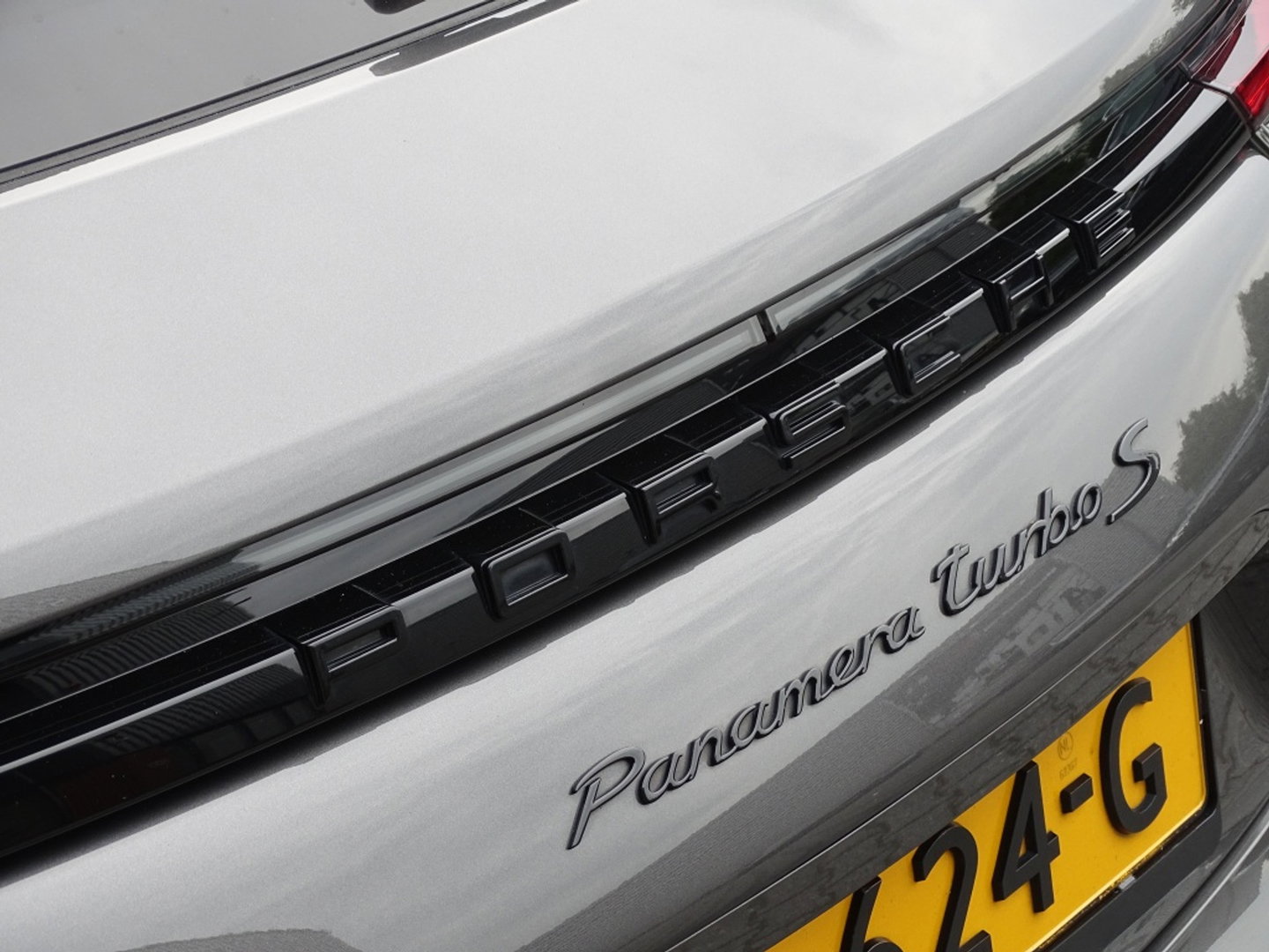 Porsche Panamera Sport Turismo 4.0 Turbo S E-Hybrid 680PK / Ceramic / Sports Chrono / Sport Design