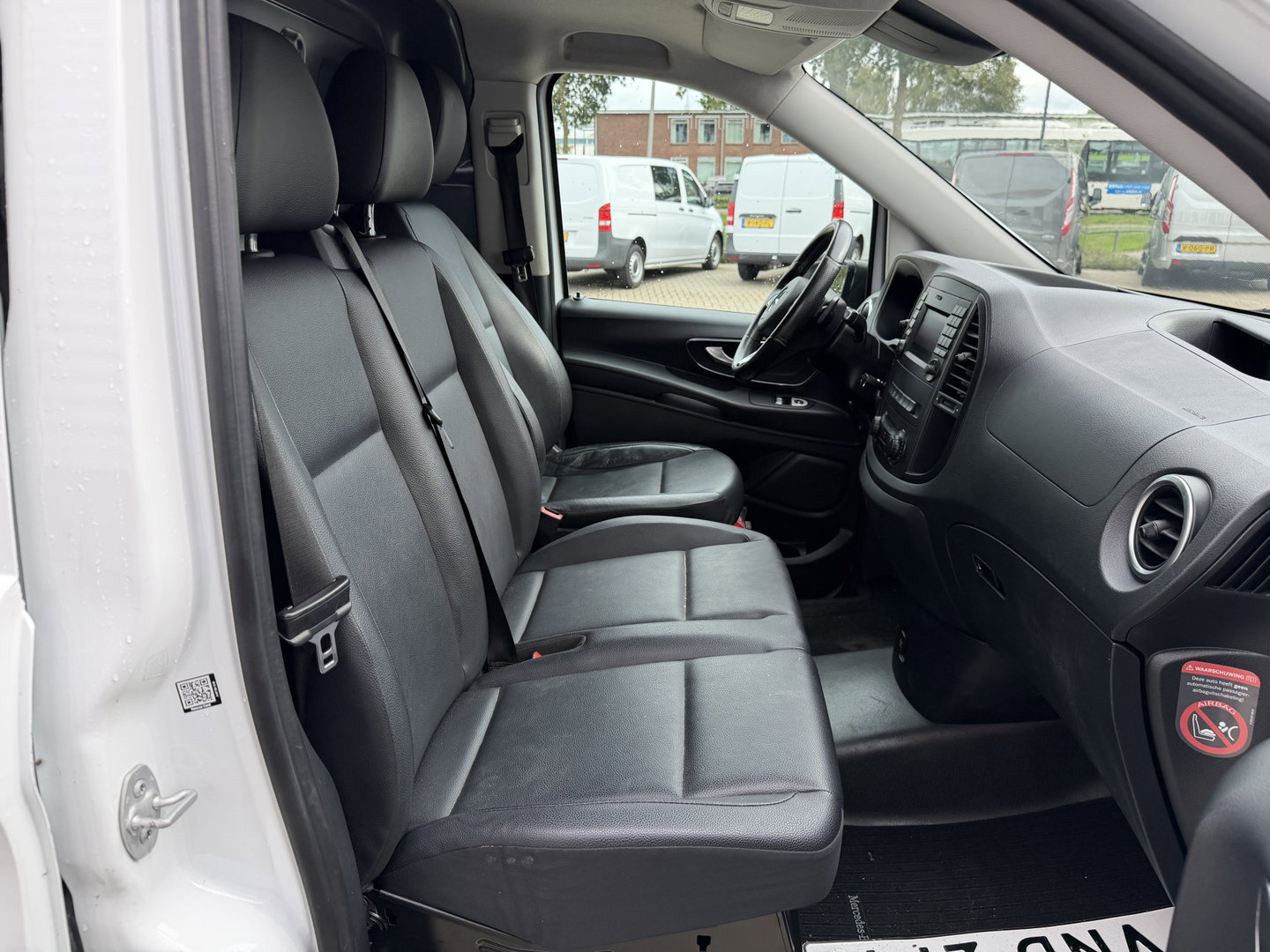 Mercedes-Benz Vito 119 CDI 190pk automaat Lang L2H1 / vaste prijs rijklaar € 19.650 ex btw / euro 6 / bpm vrij / leer / lease vanaf € 331 / airco / cruise / navigatie / trekhaak 2500 kg !