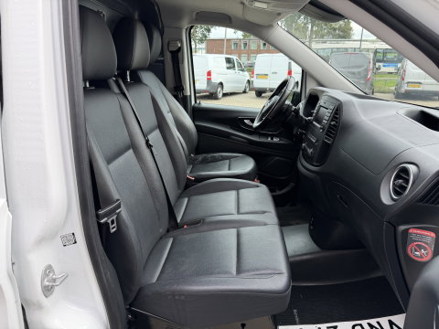 Mercedes-Benz Vito 119 CDI 190pk automaat Lang L2H1 / vaste prijs rijklaar € 19.650 ex btw / euro 6 / bpm vrij / leer / lease vanaf € 331 / airco / cruise / navigatie / trekhaak 2500 kg !