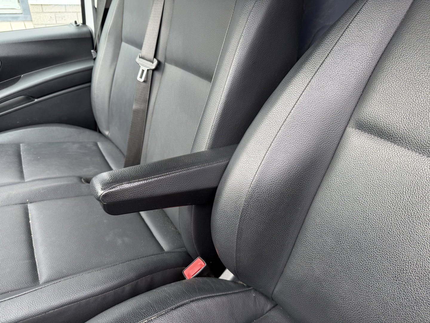 Mercedes-Benz Vito 119 CDI 190pk automaat Lang L2H1 / vaste prijs rijklaar € 19.650 ex btw / euro 6 / bpm vrij / leer / lease vanaf € 331 / airco / cruise / navigatie / trekhaak 2500 kg !