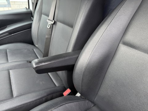 Mercedes-Benz Vito 119 CDI 190pk automaat Lang L2H1 / vaste prijs rijklaar € 19.650 ex btw / euro 6 / bpm vrij / leer / lease vanaf € 331 / airco / cruise / navigatie / trekhaak 2500 kg !