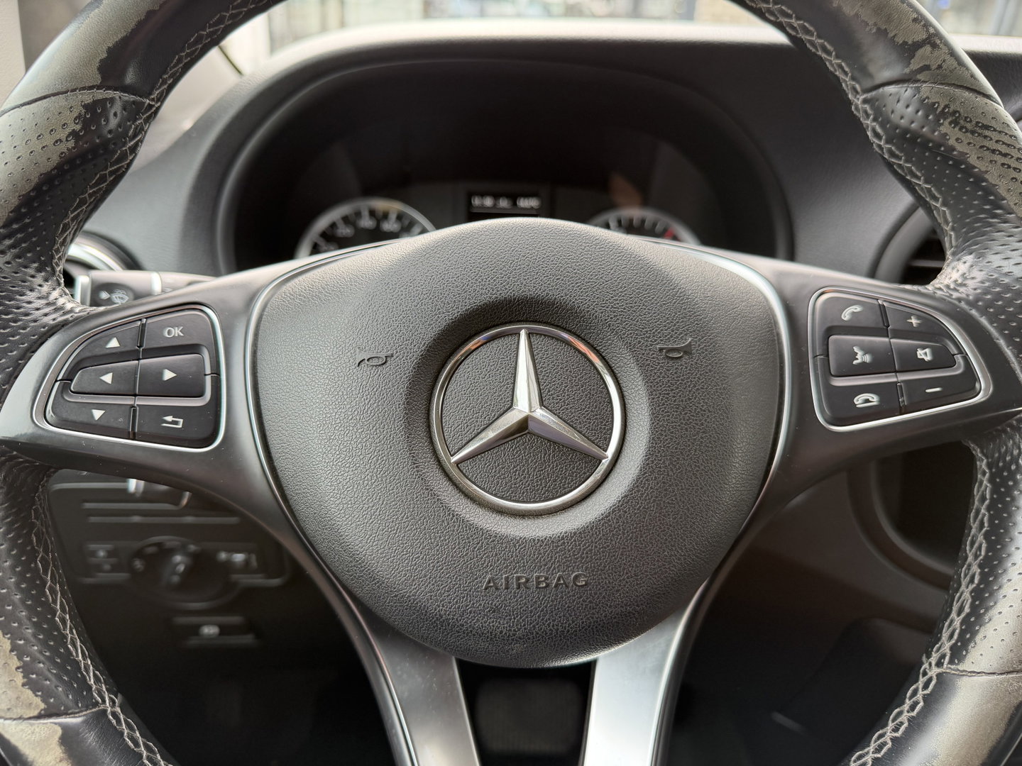 Mercedes-Benz Vito 119 CDI 190pk automaat Lang L2H1 / vaste prijs rijklaar € 19.650 ex btw / euro 6 / bpm vrij / leer / lease vanaf € 331 / airco / cruise / navigatie / trekhaak 2500 kg !