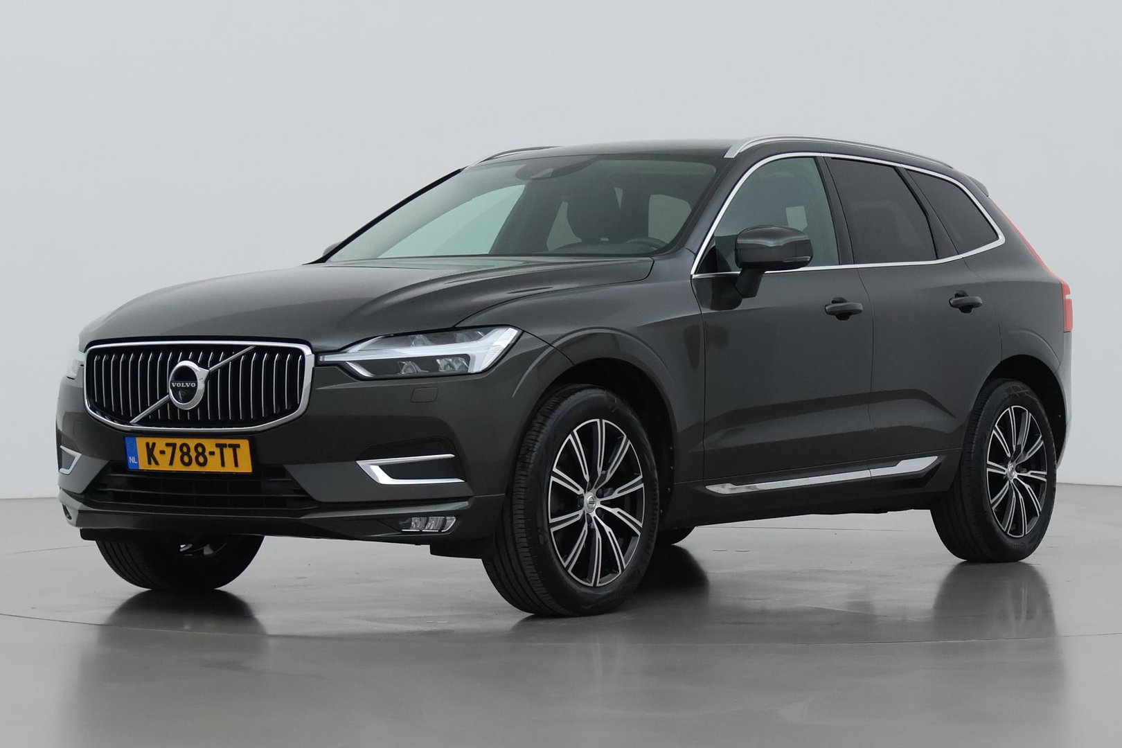Volvo XC60 B5 Inscription | Trekhaak | Leder | Stoel- Stuurverwarming | BLIS | Keyless | Stoelgeheugen
