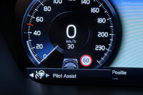 Volvo XC60 B5 Inscription | Trekhaak | Leder | Stoel- Stuurverwarming | BLIS | Keyless | Stoelgeheugen