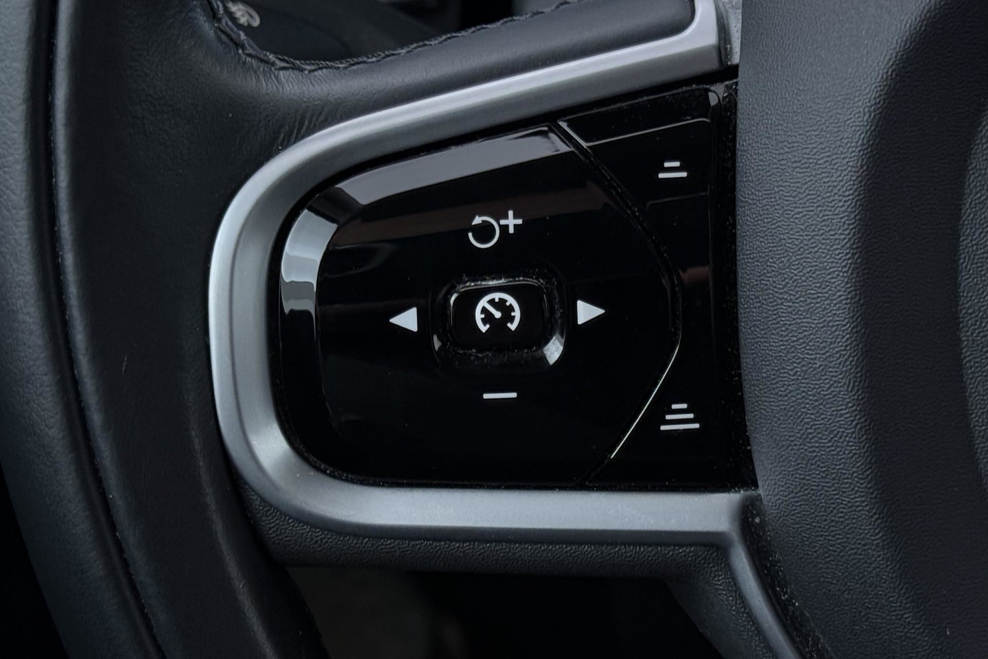Volvo XC60 B5 Inscription | Trekhaak | Leder | Stoel- Stuurverwarming | BLIS | Keyless | Stoelgeheugen