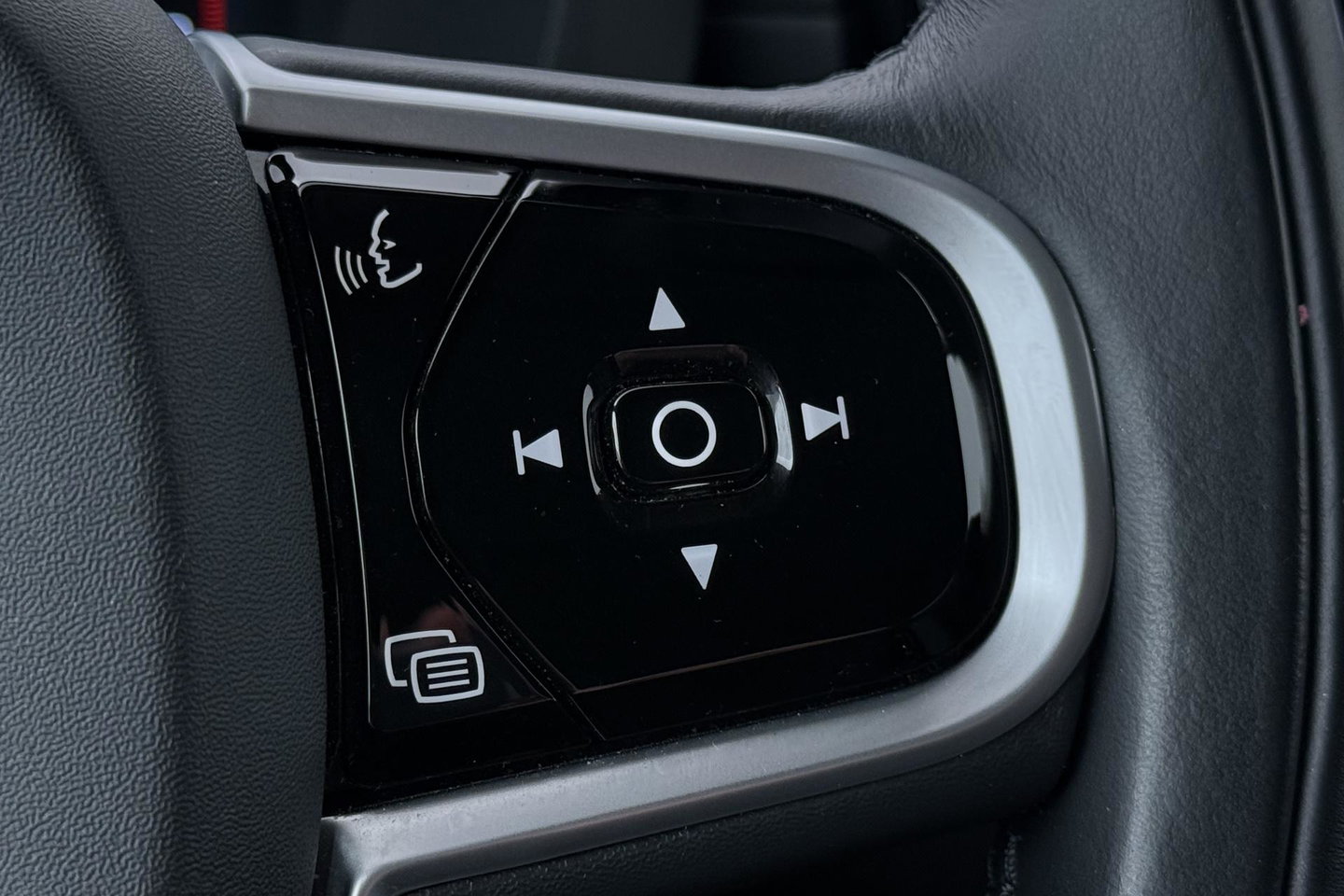 Volvo XC60 B5 Inscription | Trekhaak | Leder | Stoel- Stuurverwarming | BLIS | Keyless | Stoelgeheugen