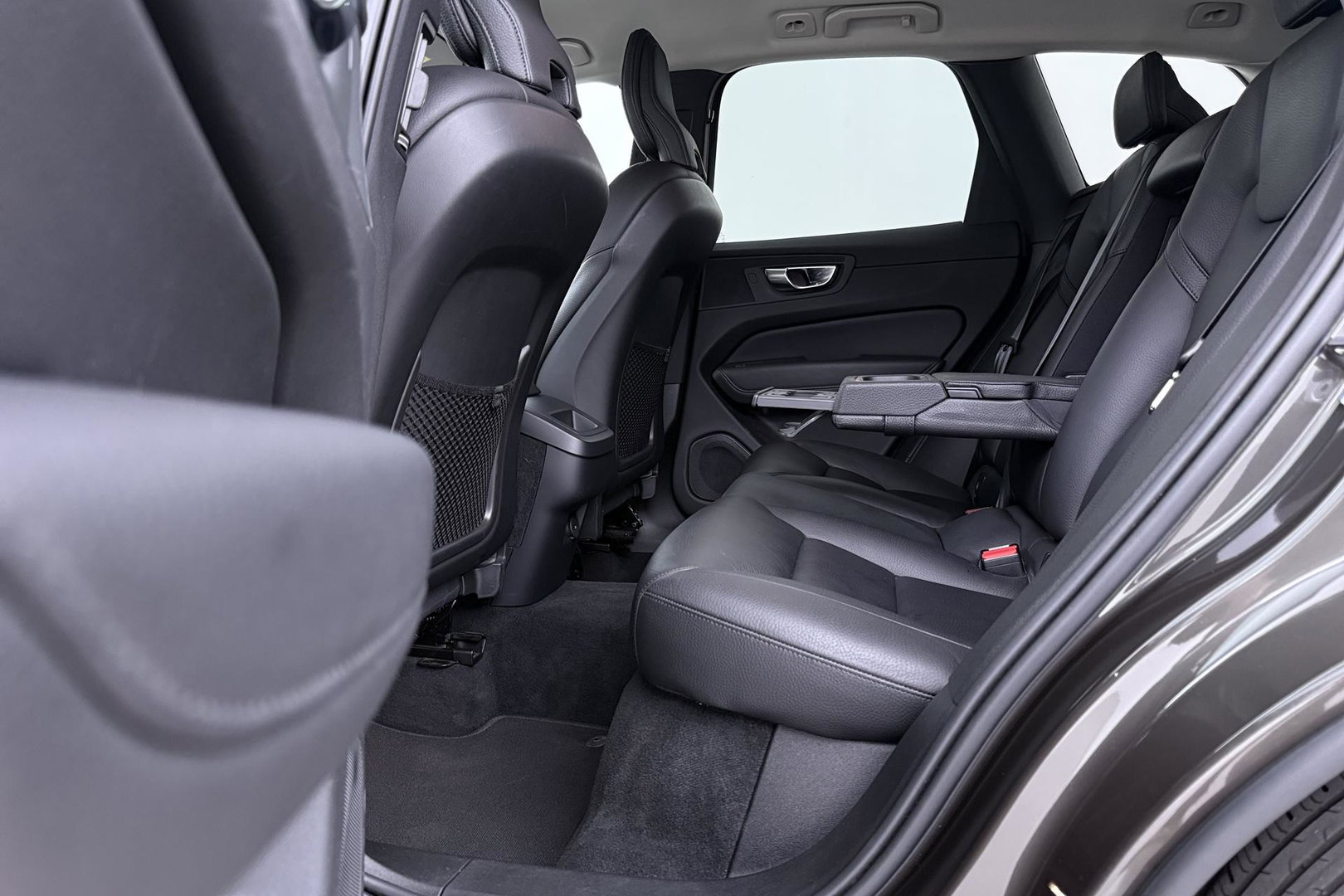 Volvo XC60 B5 Inscription | Trekhaak | Leder | Stoel- Stuurverwarming | BLIS | Keyless | Stoelgeheugen