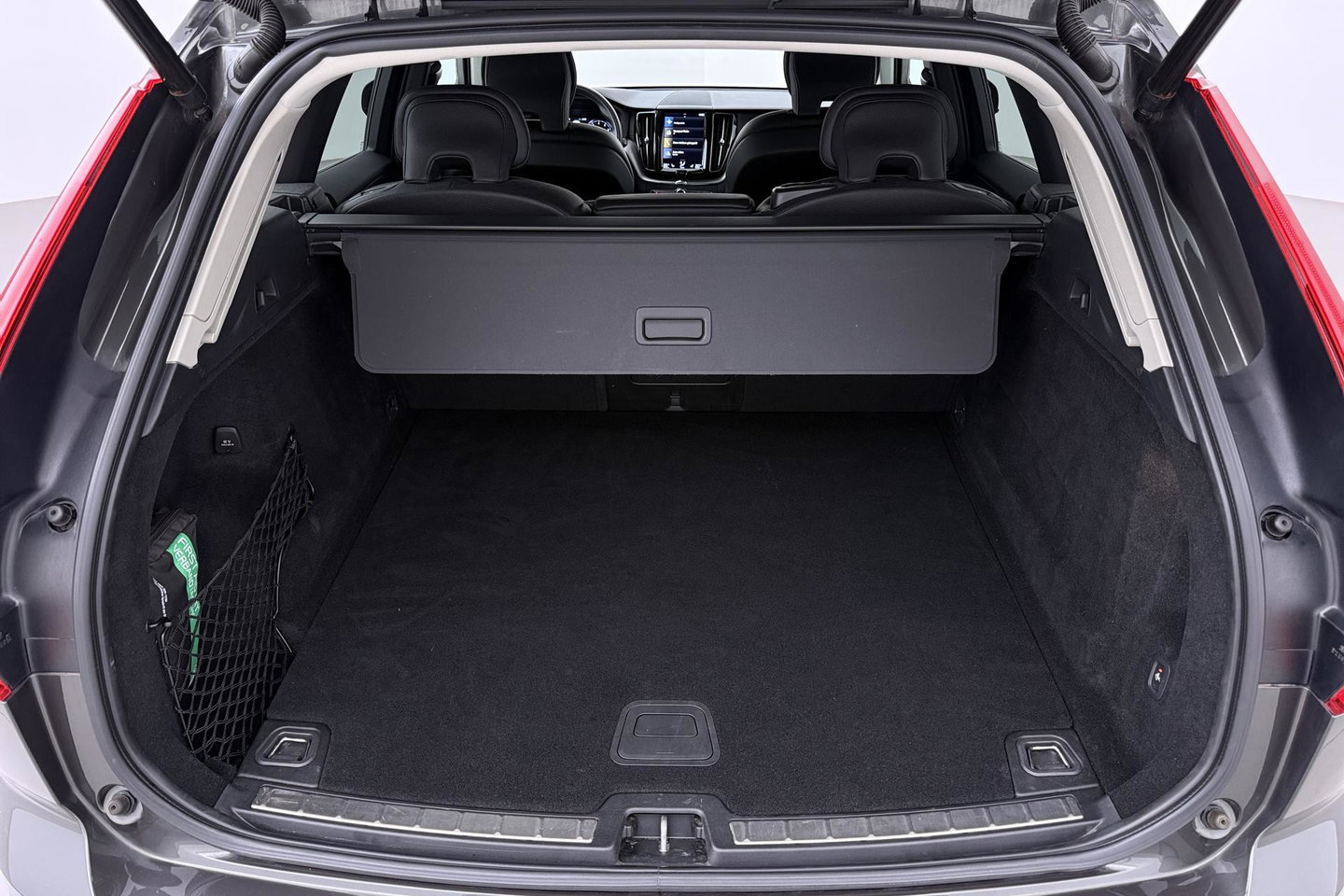 Volvo XC60 B5 Inscription | Trekhaak | Leder | Stoel- Stuurverwarming | BLIS | Keyless | Stoelgeheugen