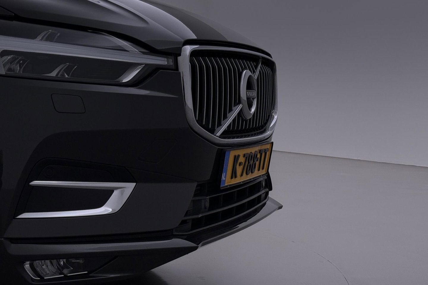 Volvo XC60 B5 Inscription | Trekhaak | Leder | Stoel- Stuurverwarming | BLIS | Keyless | Stoelgeheugen