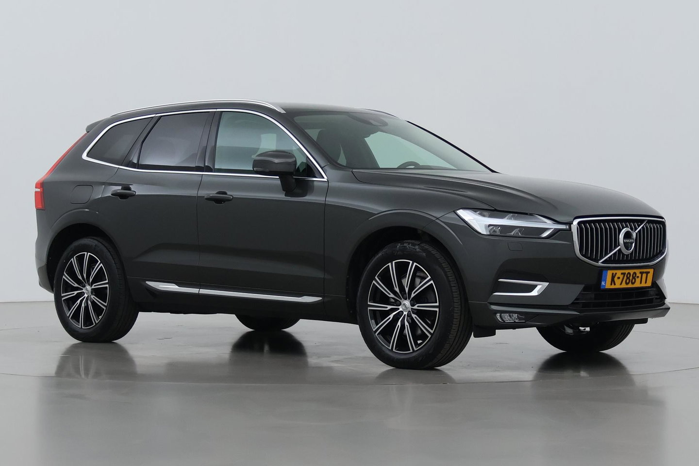 Volvo XC60 B5 Inscription | Trekhaak | Leder | Stoel- Stuurverwarming | BLIS | Keyless | Stoelgeheugen