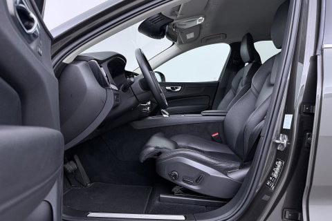 Volvo XC60 B5 Inscription | Trekhaak | Leder | Stoel- Stuurverwarming | BLIS | Keyless | Stoelgeheugen