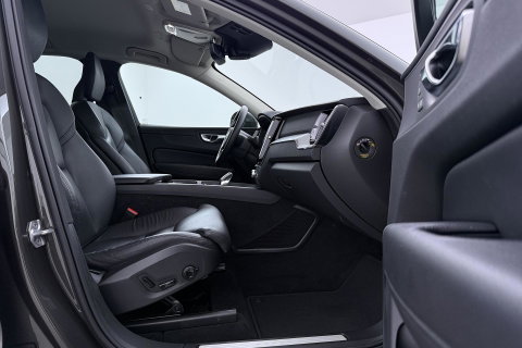 Volvo XC60 B5 Inscription | Trekhaak | Leder | Stoel- Stuurverwarming | BLIS | Keyless | Stoelgeheugen