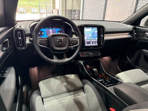 Volvo XC40 2.0 B3 Plus Black Edition | Harman/Kardon | Camera | Stoel+Stuurverwarming | Memory | Keyless | 20 Inch