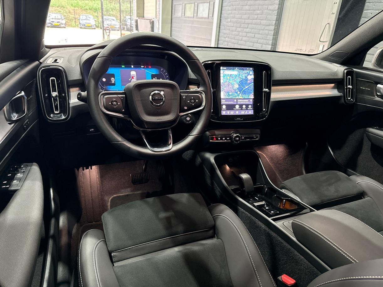 Volvo XC40 2.0 B3 Plus Black Edition | Harman/Kardon | Pilot Assist | Camera | BLIS | Memory | Stoel+Stuurverwarming | Keyless | ACC | 20 Inch