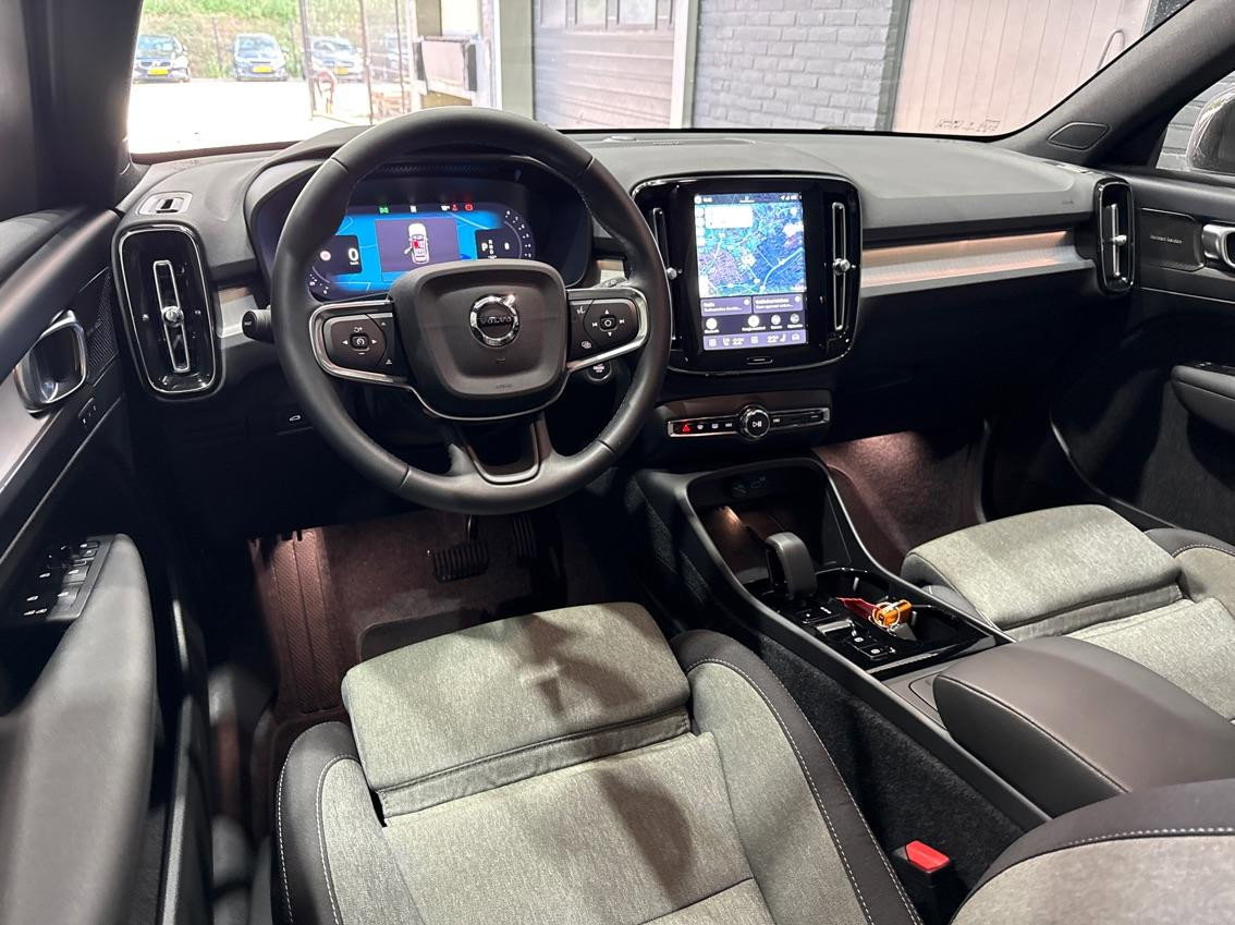 Volvo XC40 2.0 B3 Plus Black Edition | Harman/Kardon | Pilot Assist | Camera | BLIS | Memory | Stoel+Stuurverwarming | Keyless | ACC | 20 Inch