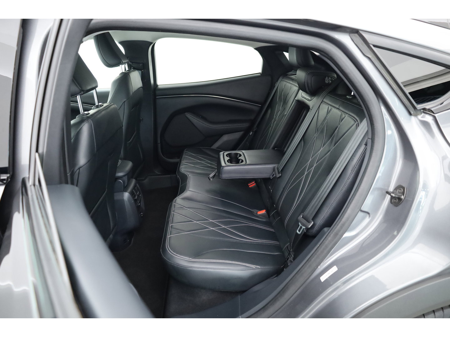 Ford Mustang Mach-E RWD 75 kWh | Rijklaar! | Adapt. Cruise | Keyless | Leder | Stoel- stuurverw. | Camera | Dodehoek | Apple CarPlay