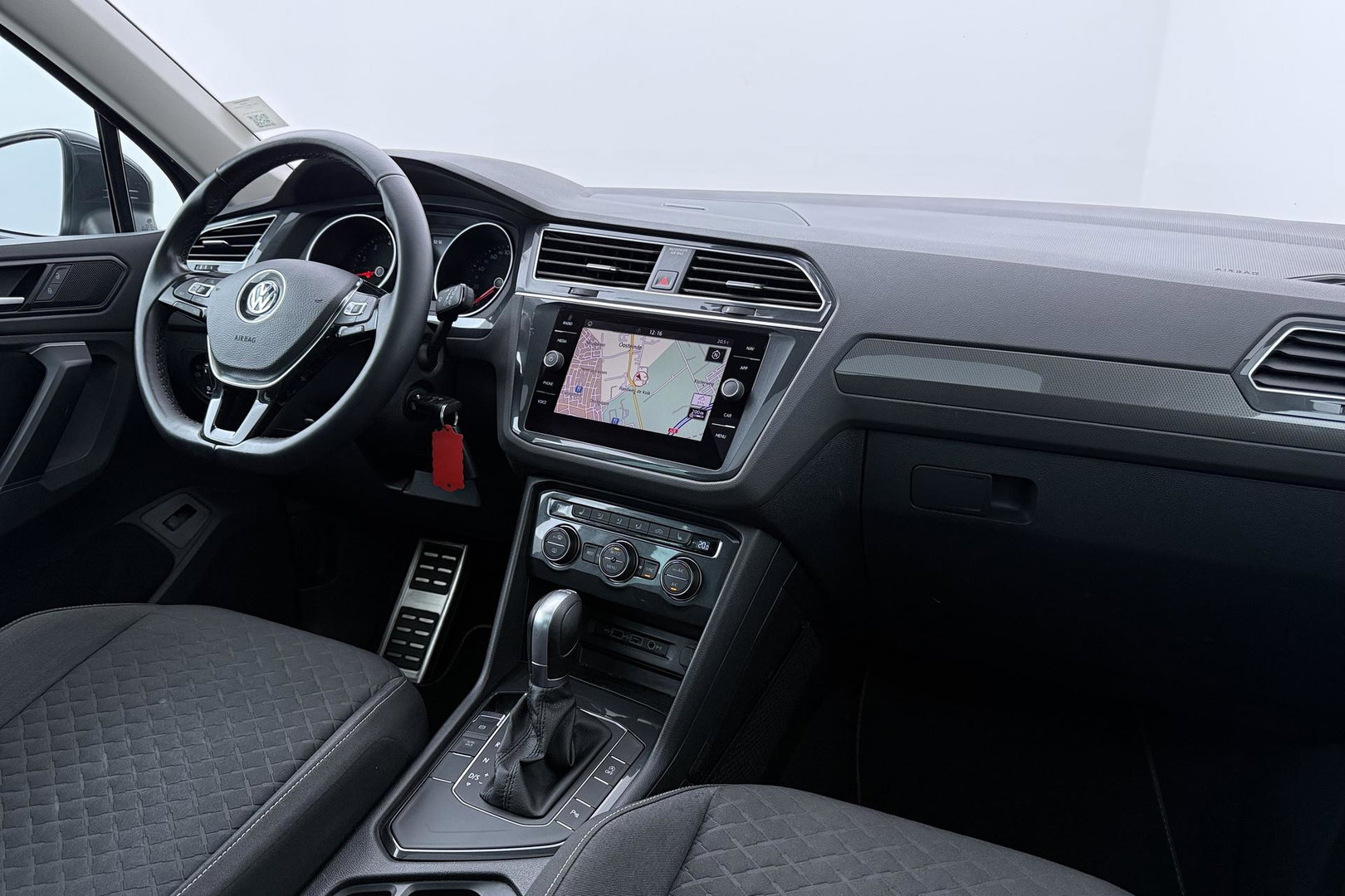 Volkswagen Tiguan 1.5 TSI ACT JOIN | Panoramadak | ACC | Achteruitrijcamera | Stoelverwarming | Navigatie