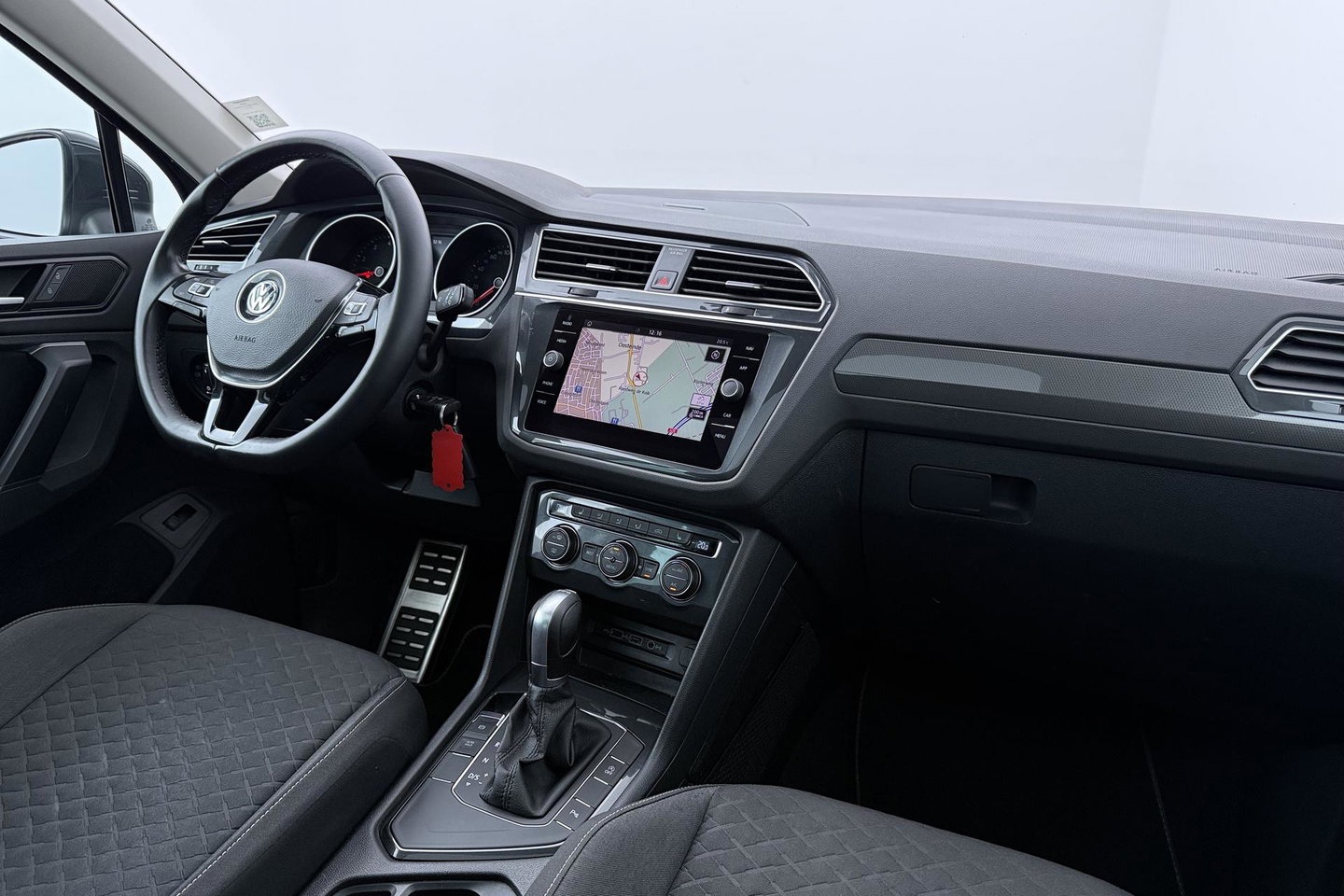 Volkswagen Tiguan 1.5 TSI ACT JOIN | Panoramadak | ACC | Achteruitrijcamera | Stoelverwarming | Navigatie