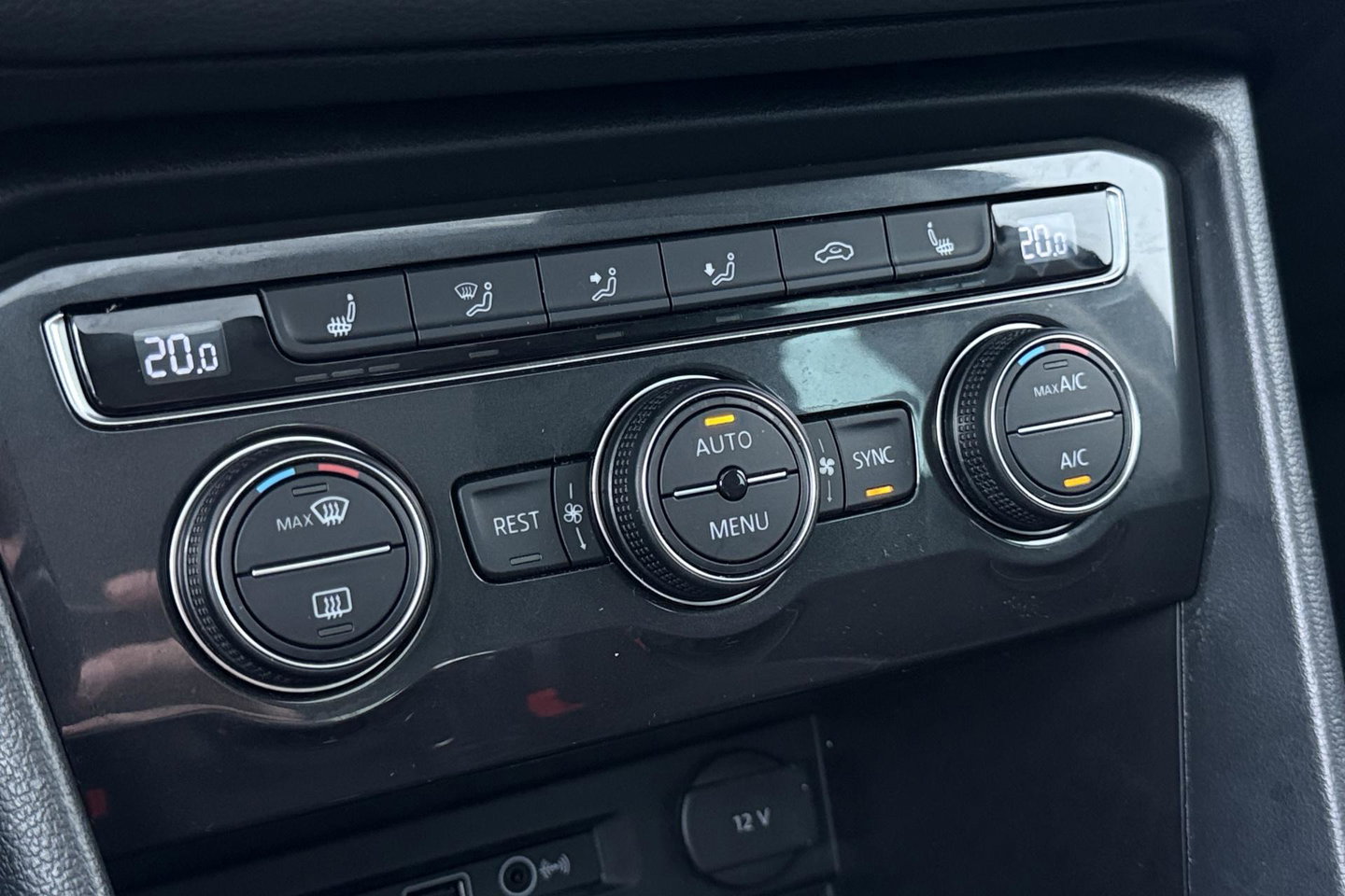 Volkswagen Tiguan 1.5 TSI ACT JOIN | Panoramadak | ACC | Achteruitrijcamera | Stoelverwarming | Navigatie