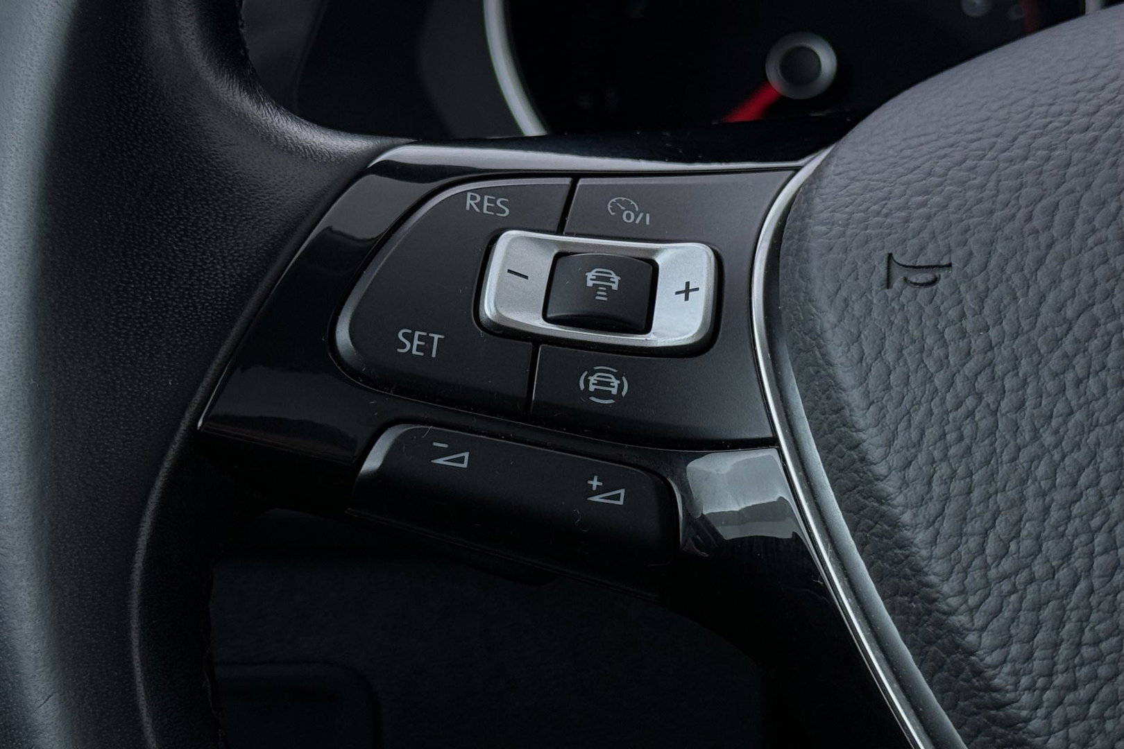 Volkswagen Tiguan 1.5 TSI ACT JOIN | Panoramadak | ACC | Achteruitrijcamera | Stoelverwarming | Navigatie