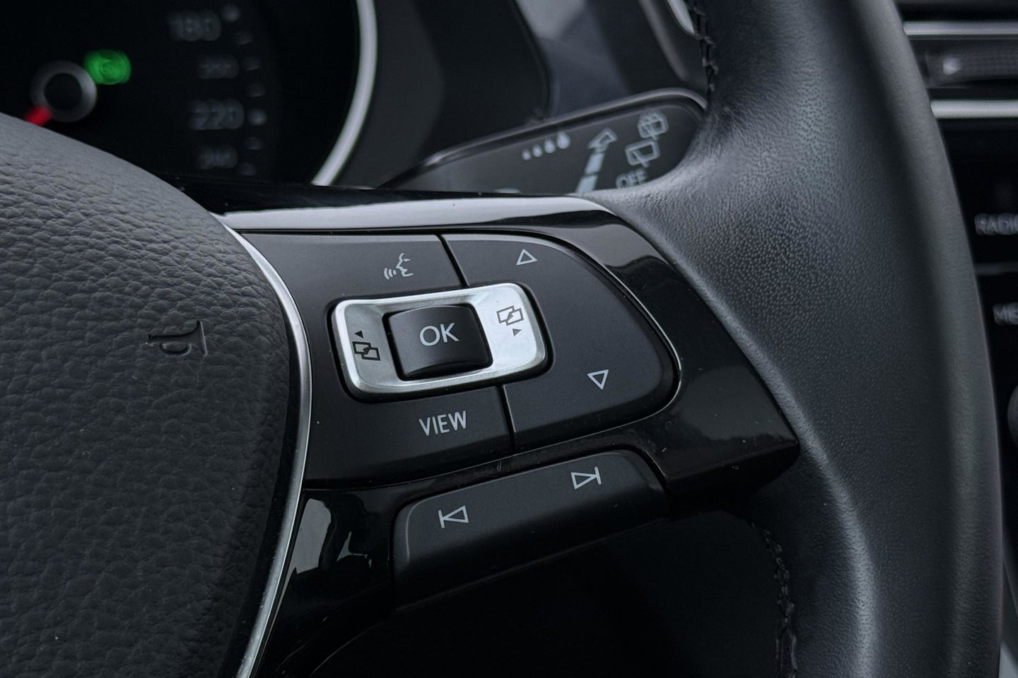 Volkswagen Tiguan 1.5 TSI ACT JOIN | Panoramadak | ACC | Achteruitrijcamera | Stoelverwarming | Navigatie