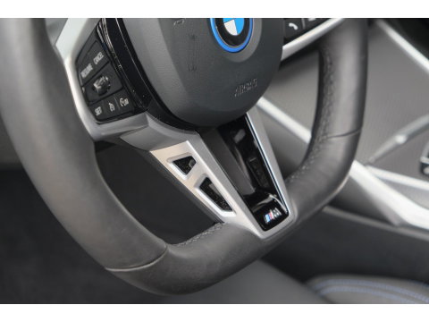 BMW 3 Serie Touring 330e xDrive M-sport M3 stoelen Panoramadak *SOH 98%* Memory *BTW* Black pack NLauto 19" LMV