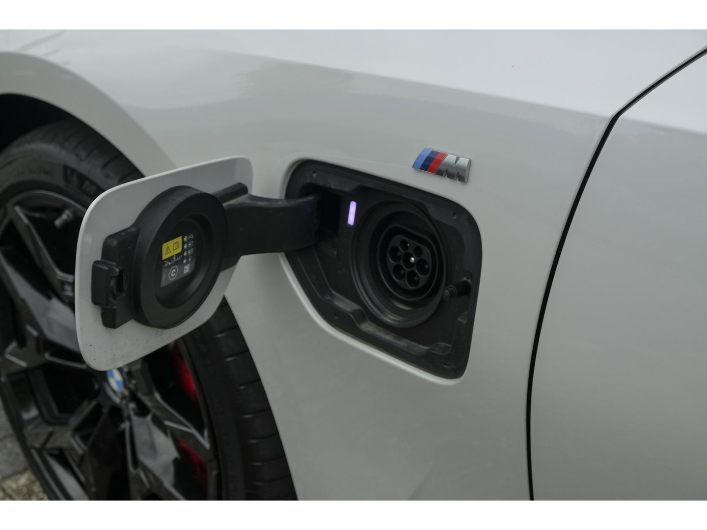 BMW 3 Serie Touring 330e xDrive M-sport M3 stoelen Panoramadak *SOH 98%* Memory *BTW* Black pack NLauto 19" LMV