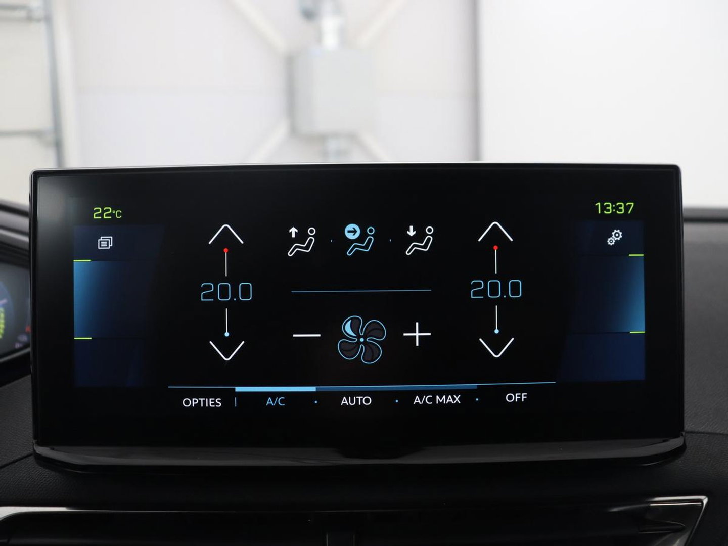 Peugeot 3008 1.6 HYbrid 225 Allure Pack Business