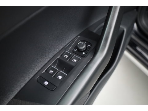 Volkswagen Taigo 1.0 TSI Life Business | Rijklaar! | Dig. Cockpit | IQ Light | Adapt. Cruise | Camera | Stoelverw. | Dodehoek | Apple CarPlay