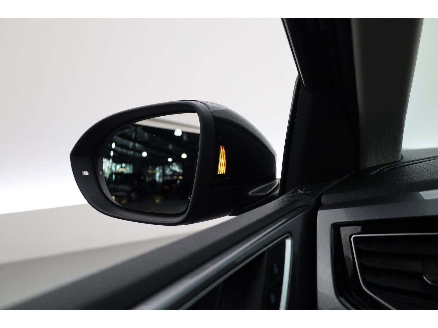 Volkswagen Taigo 1.0 TSI Life Business | Rijklaar! | Dig. Cockpit | IQ Light | Adapt. Cruise | Camera | Stoelverw. | Dodehoek | Apple CarPlay
