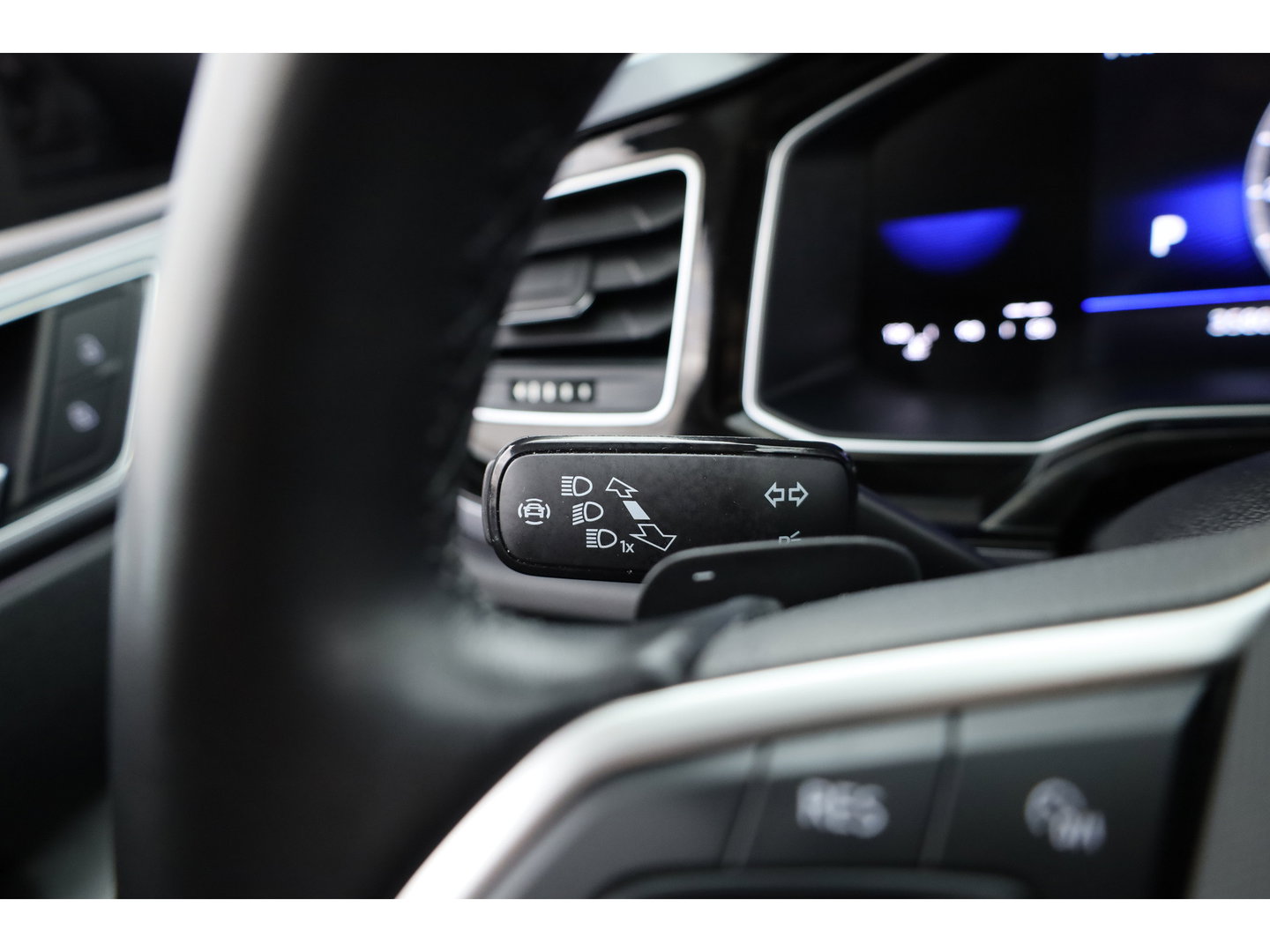 Volkswagen Taigo 1.0 TSI Life Business | Rijklaar! | Dig. Cockpit | IQ Light | Adapt. Cruise | Camera | Stoelverw. | Dodehoek | Apple CarPlay