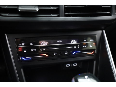 Volkswagen Taigo 1.0 TSI Life Business | Rijklaar! | Dig. Cockpit | IQ Light | Adapt. Cruise | Camera | Stoelverw. | Dodehoek | Apple CarPlay