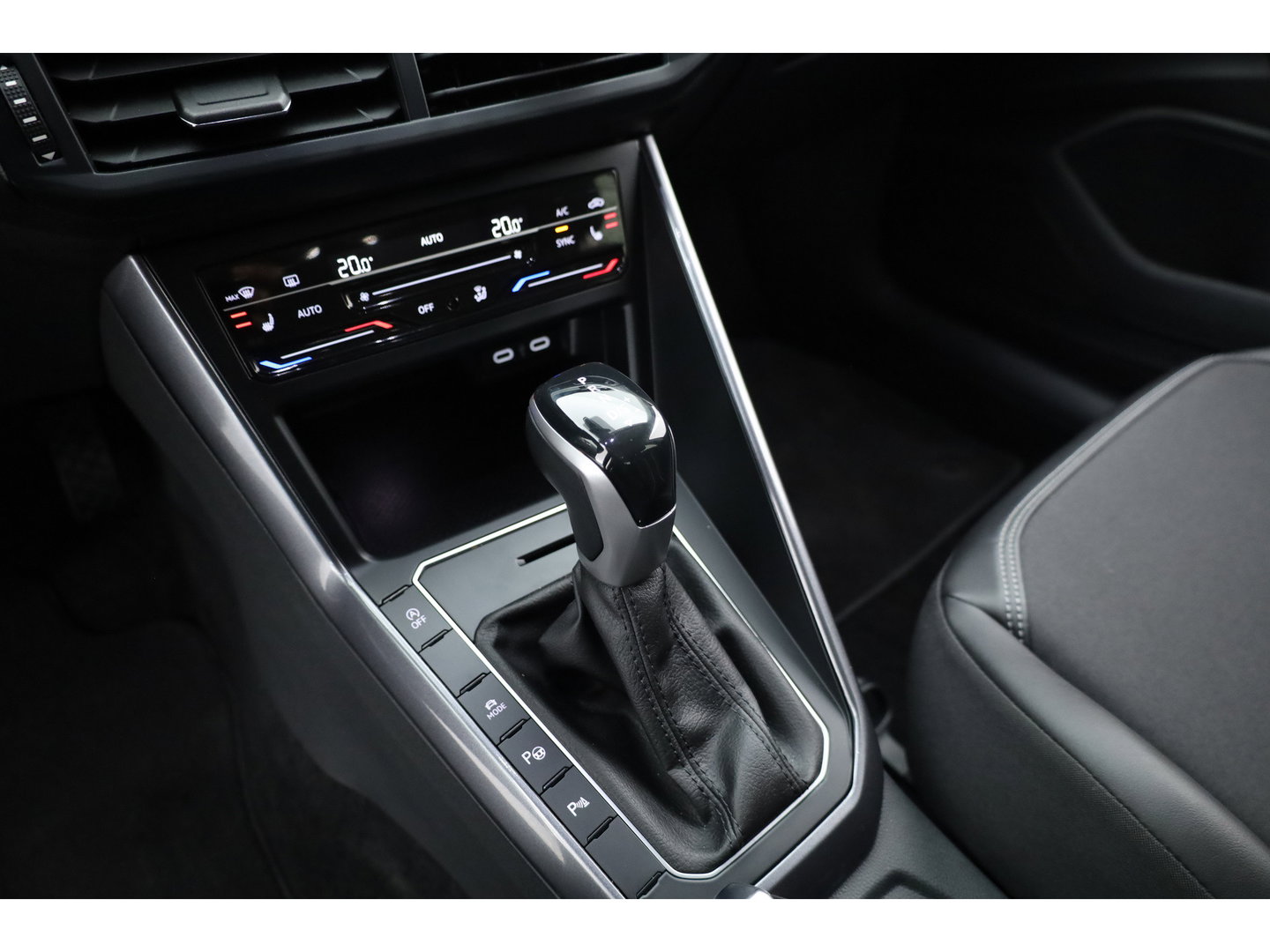 Volkswagen Taigo 1.0 TSI Life Business | Rijklaar! | Dig. Cockpit | IQ Light | Adapt. Cruise | Camera | Stoelverw. | Dodehoek | Apple CarPlay